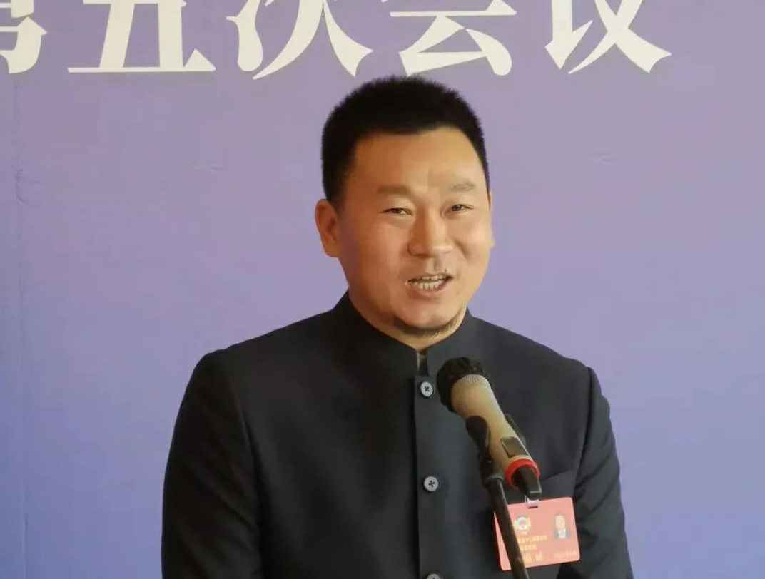为进一步展示市政协团结、民主、开放、自信的形象，向市民和网友展示政协委员的履职风采，中山市政协十二届五次会议在2月4日上午开幕前开设“委员通道”，市政协委员、乐竟网站web版登录入口-乐竟online(中国)公司总经理陈朝阳走进“委员通道”，回应社会关切的问题。他就如何做好城市应急管理规划的问题进行发言，并回答记者提问。.jpg